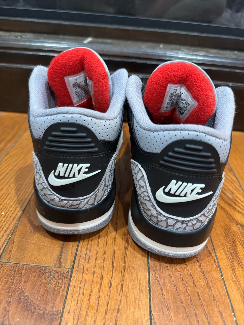 Jordan Red and Black Retro Low-Top Sneakers - Picture 4 of 9